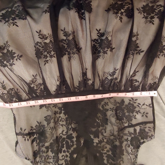 Beautiful lace dress - Picture 5 of 6